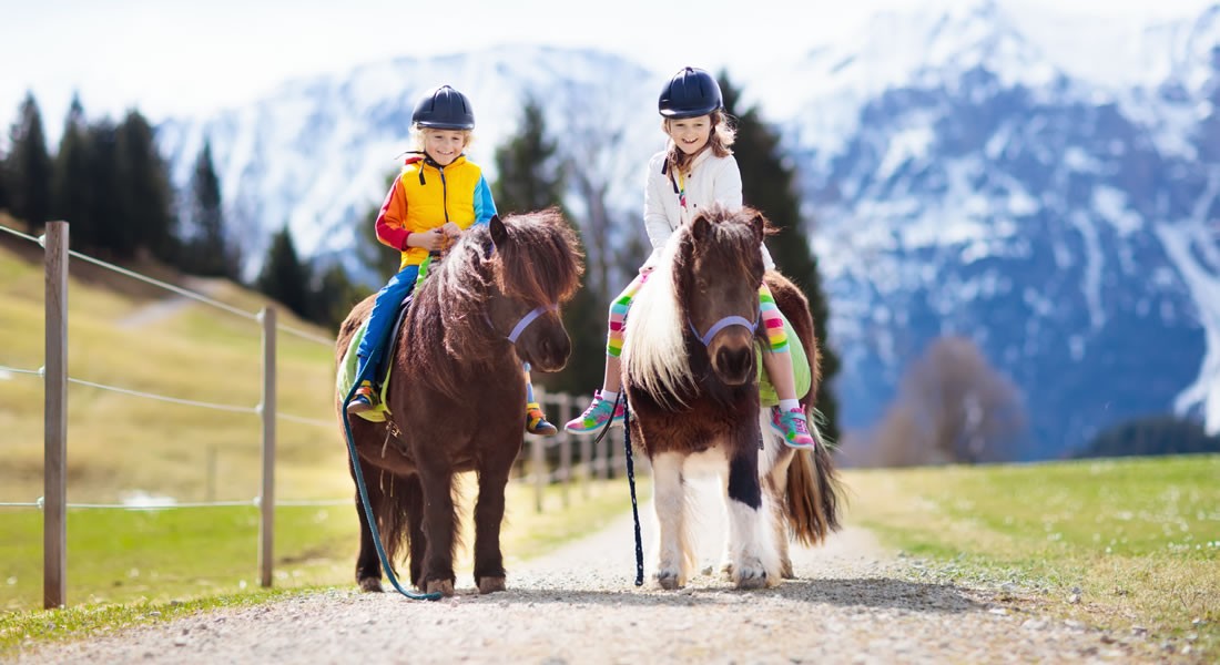 Ponyreiten in Flachau © Shutterstock