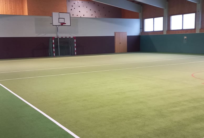 Große Sporthalle für Gruppenaktivitäten im Jugend- und Familiensporthotel Hanneshof in Flachau