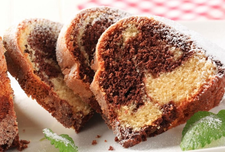Kuchen- und Dessertbuffet © Shutterstock